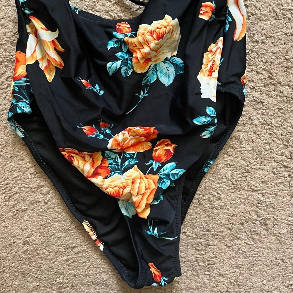 Cupshe One Piece - Picture 4 of 12